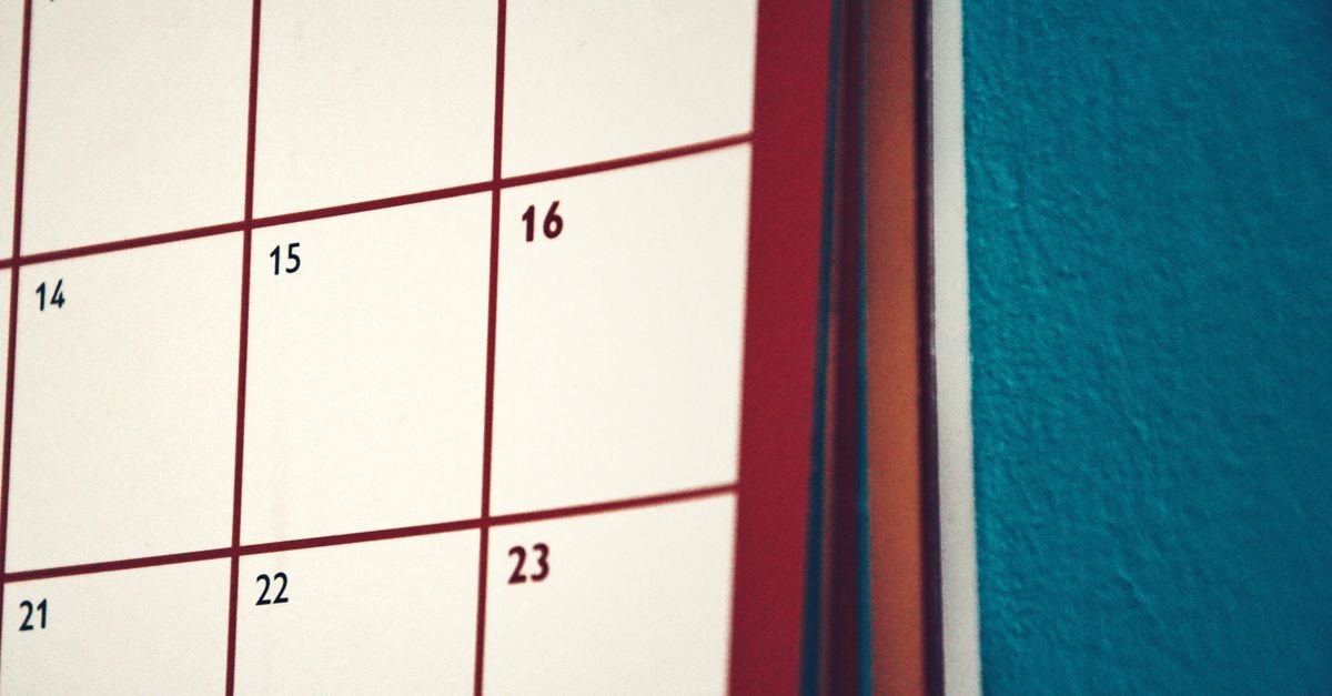 Blank monthly calendar page marking the 31 August contractor license renewal deadline